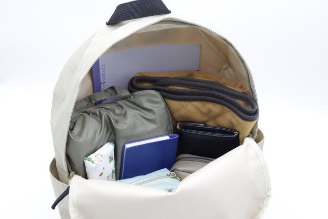 ダイソー系列 スリーピー サイドポケット付きリュック ベージュ メイン収納 容量