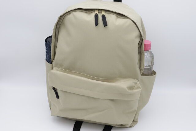 ダイソー系列 スリーピー サイドポケット付きリュック ベージュ サイドポケット