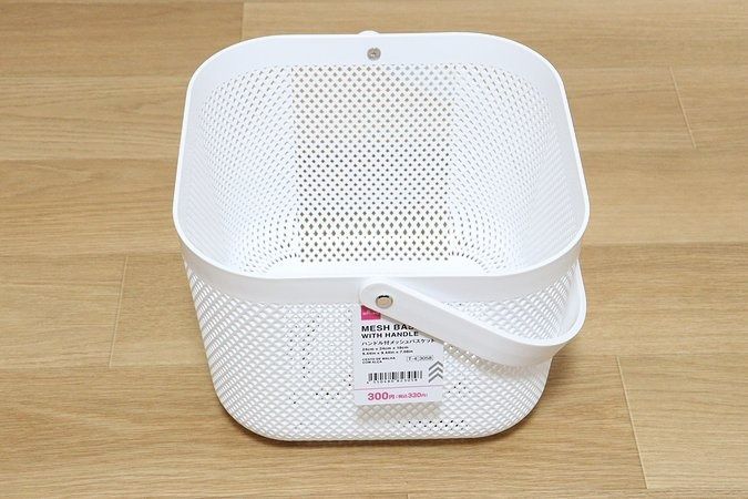 ダイソーのハンドル付メッシュバスケットのパッケージ