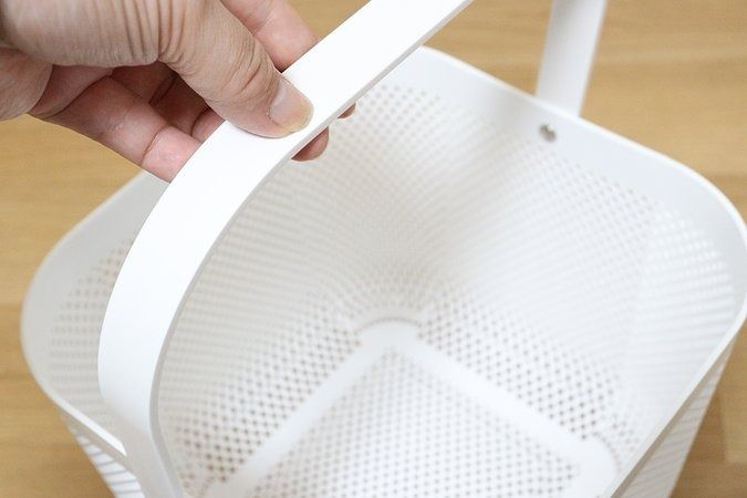 ダイソーのハンドル付メッシュバスケットの取っ手