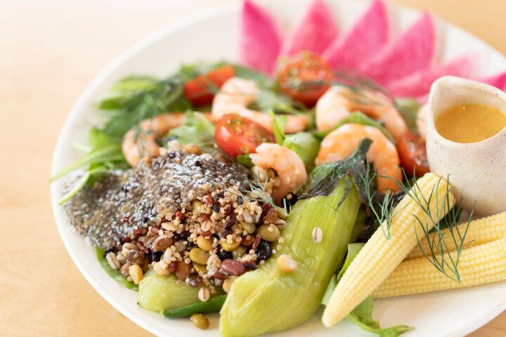 植物に囲まれてのんびりとくつろぐ海辺のカフェ♪「Windera Cafe 鵠沼海岸店」