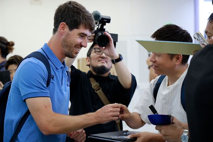 来日した日本代表24歳所属のスペイン名門、長崎でサッカークリニック開催！新監督「この上ない環境」