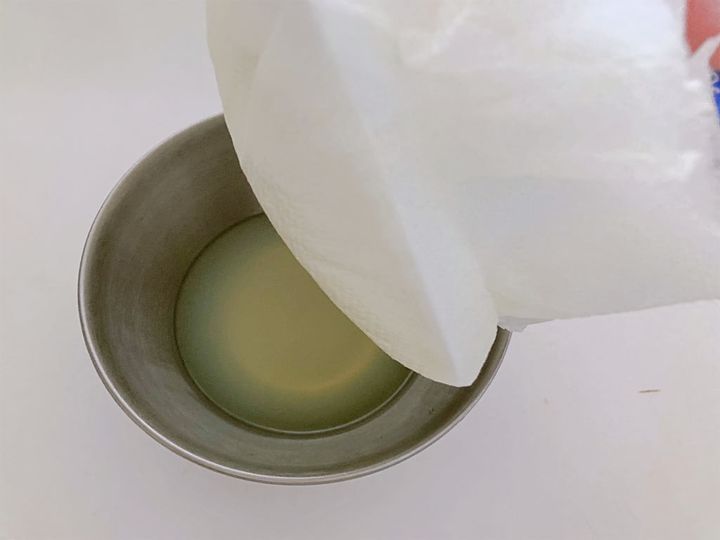 水切りして水分が出てきたヨーグルト