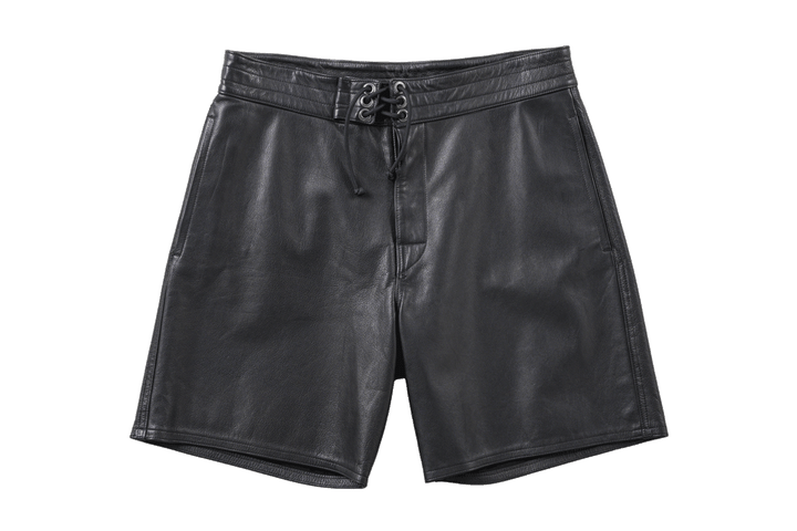 〈エー レザー〉のレザーショーツ