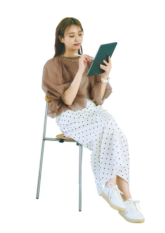 トレンドカラーでつくるワンツー通勤コーデ