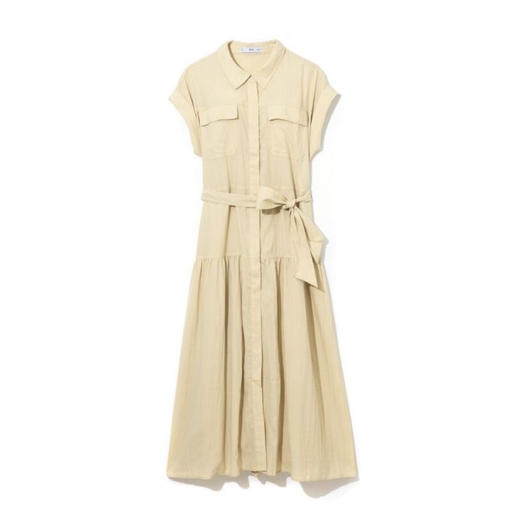 ロールアップした袖が今っぽくて涼やか。ローウエスト切替えとリボンベルトがバランスよく見せてくれる。1万900円（マンゴ）