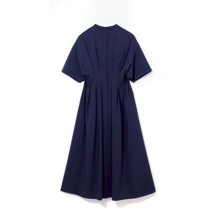 タックとシャーリングで引き締めたメリハリのある形。体型カバーにも効果絶大。9889円（ロネル／コーエン カスタマーサポート）