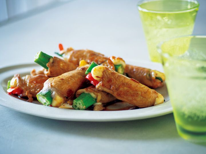 見た目も味も栄養も主役級！ 「オクラとチーズ、パプリカの肉巻き照り焼き」