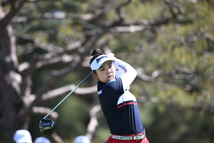 世界レベルの選手はなぜ真っすぐ飛ばせる？女子プロ4人のスイングを解説！