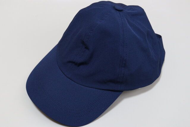 ダイソーのメンズスポーツキャップのネイビー