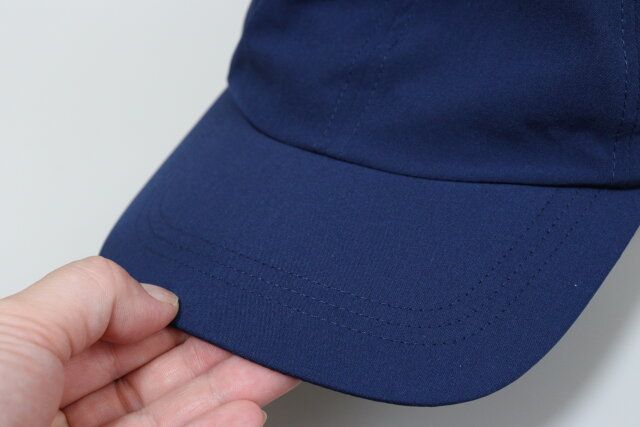 ダイソーのメンズスポーツキャップのつば部分