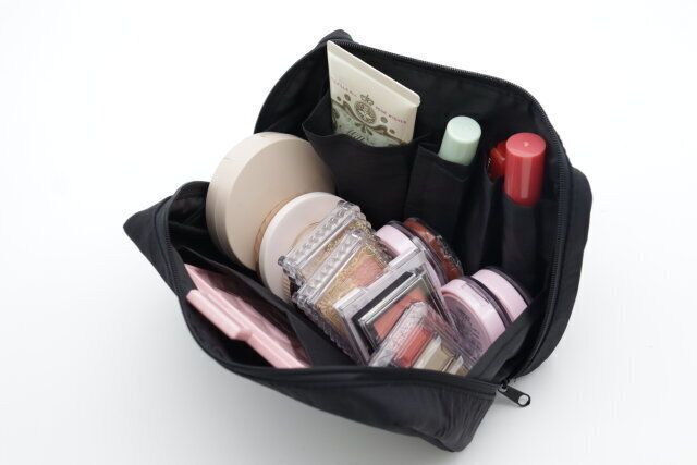 ダイソーの四角メイクポーチ6
