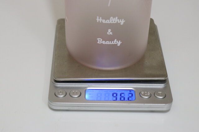 ダイソーのウォーターボトル（マットカラー、タイムマーカー付）4