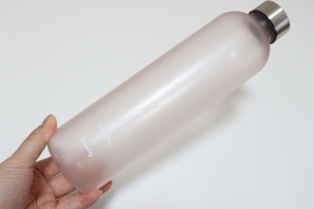 ダイソーのウォーターボトル（マットカラー、タイムマーカー付）2