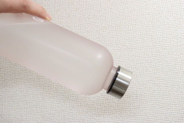 ダイソーのウォーターボトル（マットカラー、タイムマーカー付）6