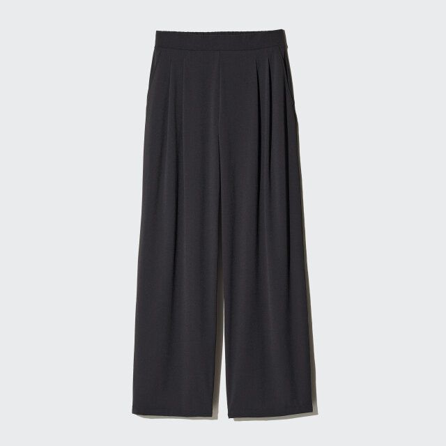 ユニクロのウルトラストレッチアクティブワイドパンツ