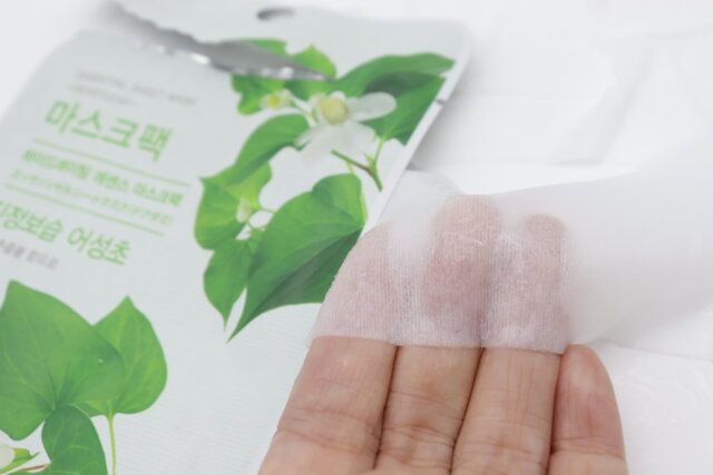 エッセンシャルシートマスク シートの質感