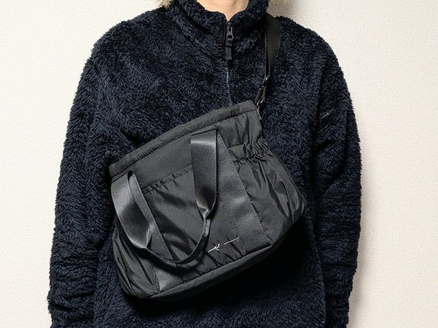 JTB完全監修バッグショルダーとして持ったところ