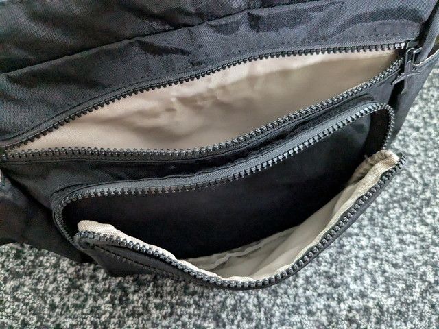 東武トップツアーズショルダーバッグ仕分けポケット