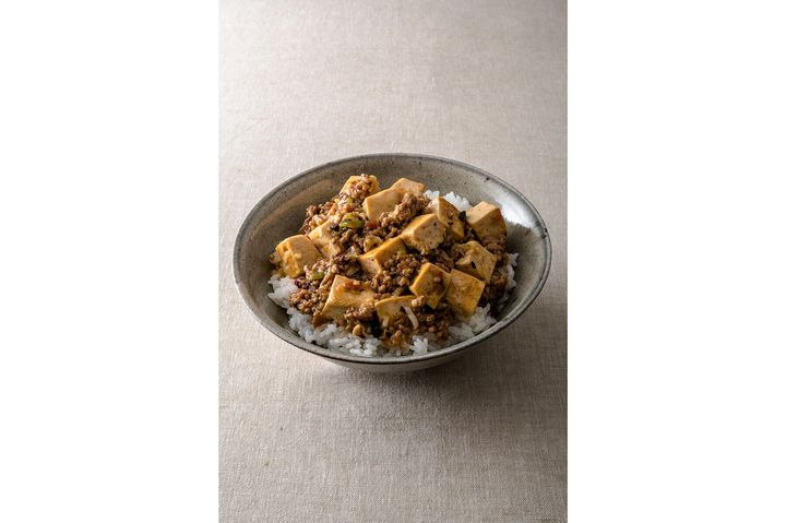 豆の発酵調味料が味に深みを持たせる“麻婆豆腐丼”