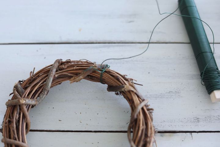 ワイヤーをリース台につける