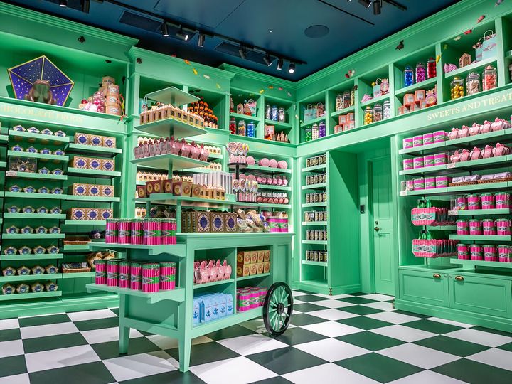 2階：コンフェクショナリー（お菓子コーナー）