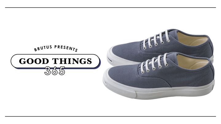 〈コンバース〉のシューズ