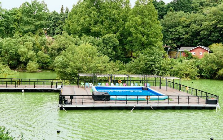 湖上のテラス（風景1）