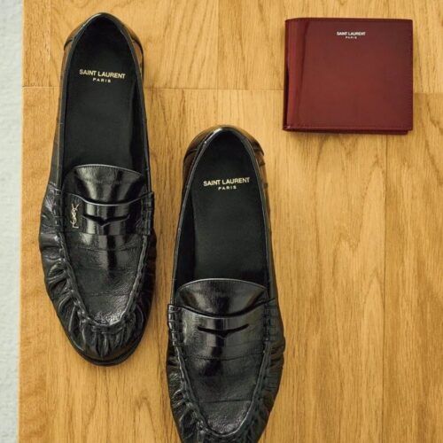 サンローランの美しすぎる新作で夏支度…ローファーと財布で“抜け感モード”を演出