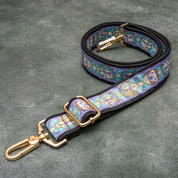 ディズニー ツイステッドワンダーランド ショルダーストラップ「オクタヴィネル寮」