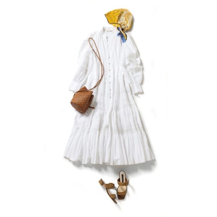 ふらり街へショッピングへ。甘いティアードで気分上々♡ワンピース6万500円（カオス／カオス表参道） バッグ5万600円（ドラゴン ディフュージョン） サンダル2万900円（タラント by ダイアナ／ダイアナ 銀座本店） スカーフ2万4200円（マンテロ／シップス インフォメーションセンター） リング7万7000円（Moixx／ロードス）