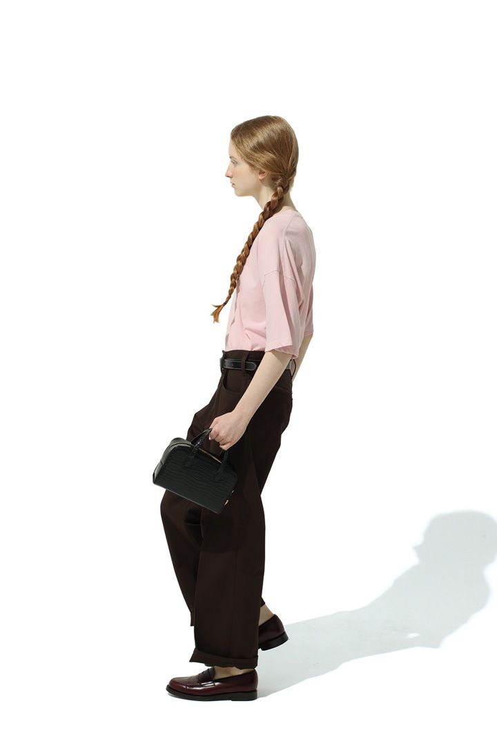 スニーカー、ローファーにレザーシューズ。夏にも履くにはどうすればいい？おすすめコーデ4選