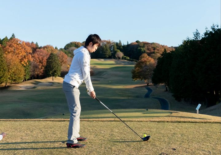 左に曲げたくないならボールを右に置いてみて！ドライバーの苦手克服レッスン