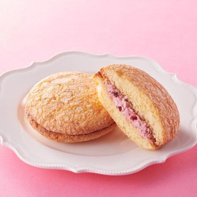 シャトレーゼのミックスベリーブッセ