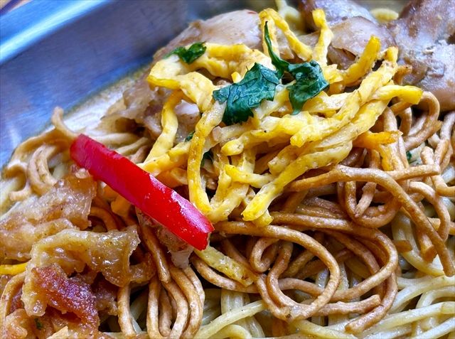 成城石井 自家製 マッサマンカレーヌードル アップ