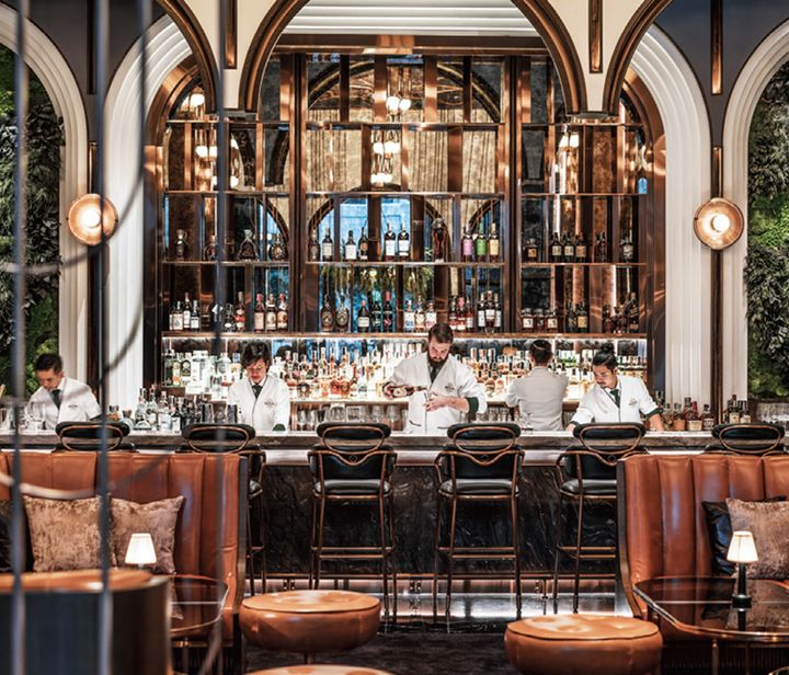 2024年にワールドベストバー50リストで12位に選ばれた「BKK SOCIAL CLUB」は重厚でリッチな気分が味わえる。