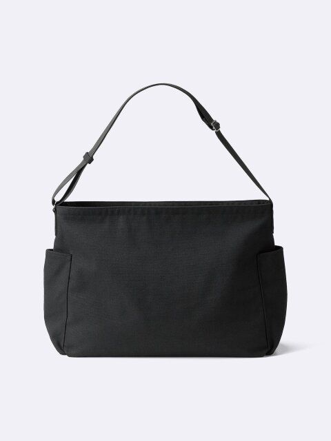 GUのキャンバスショルダーバッグ