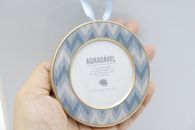 ダイソーのアルミ壁掛けフォトフレームの丸型