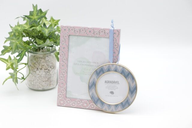 ダイソーのおしゃれなアルミフォトフレーム