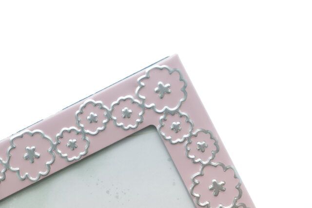 ダイソーの高見えするアルミフォトフレームのフラワー