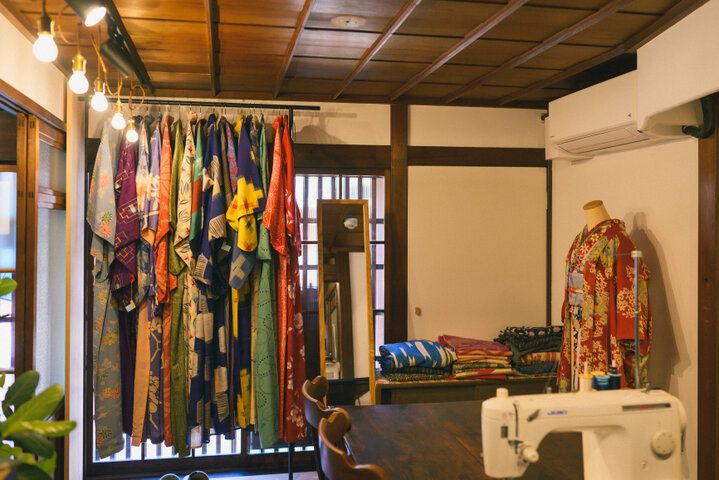 岐阜和傘や岐阜提灯、伝統工芸品の魅力と物語を伝える岐阜市の「CASA Stella」へ