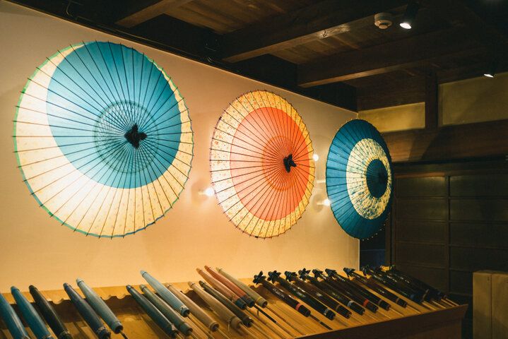 岐阜和傘や岐阜提灯、伝統工芸品の魅力と物語を伝える岐阜市の「CASA Stella」へ