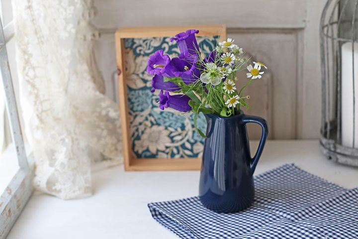 マトリカリアとニゲラを入れる