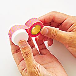 1、2歳から遊べる育脳おもちゃ。ペットボトルのキャップで作る「くまさんスロープ」の画像4