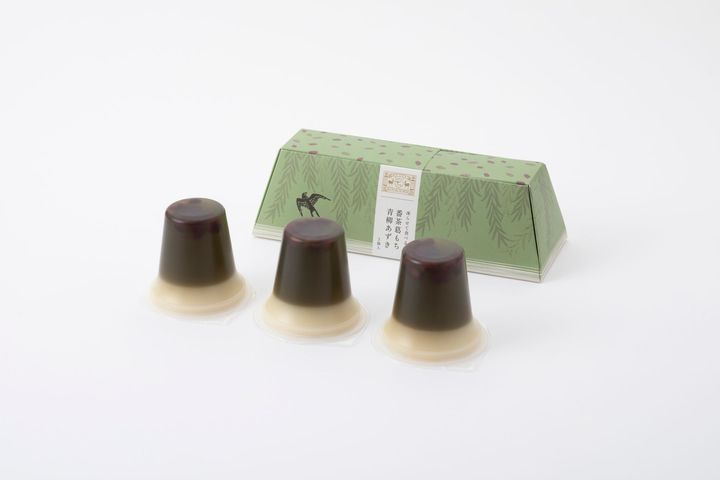 「青柳ミルク金時」をイメージしたという、清潔感と和の趣を両立したパッケージ。台形型もかわいい。