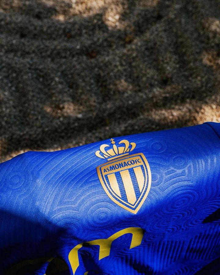 南野拓実の所属チーム、新ユニフォームの色は「日本代表の青」に！“枯山水”まで描く徹底した和柄