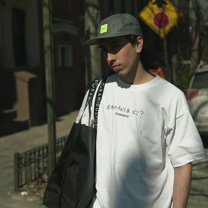 CHARI＆COと「チャリがどこ行った？」という、まさかのダジャレで生まれた新作は、Ken Kagami節が全開。“自転車が盗まれたかもしれない”、そのシーンをユーモアで描いたイラストを着こなしたい。