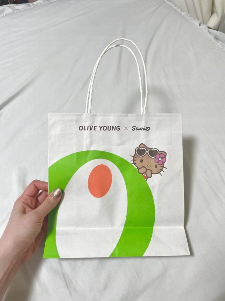 【オリーブヤング×サンリオ】ショッピングバッグ2