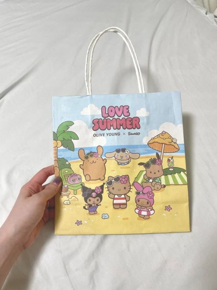 【オリーブヤング×サンリオ】ショッピングバッグ1