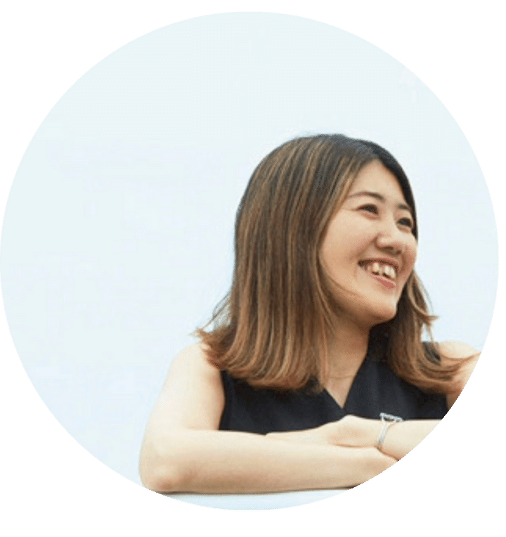 スタイリスト安竹一未さん トレンドと大人に相応しい装いの絶妙バランスで、いかにも「体型カバー」ではない、垢抜けた40代スタイリングを提案。女優やモデルからの信頼も厚い。